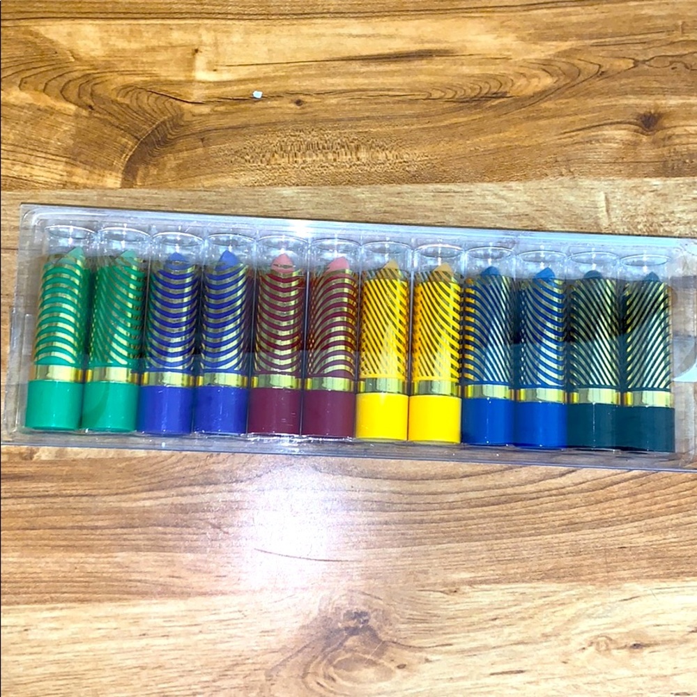 Color change lipstick-striped